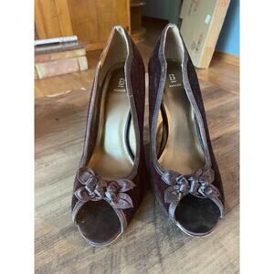 6/$25 Bakers ROSA Faux Suede Chocolate Brown Bow Stilettos *DAMAGED